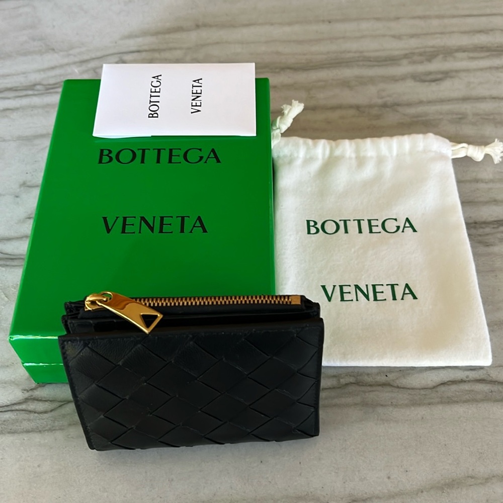 Bottega Veneta Black Wallet with Iconic Woven Leather